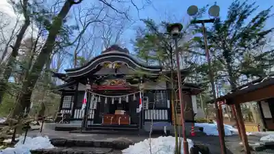新屋山神社の本殿・本堂