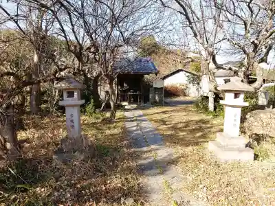 大行院神明殿の{uncategorized: "未分類", other: "その他", undefined: "問題あり", building: "その他建物", grave: "お墓", sacred_gate: "鳥居", guardian: "狛犬", statue: "像", buddha: "仏像", history: "歴史", nature: "自然", garden: "庭園", animal: "動物", pagoda: "塔", temizu: "手水舎", mountain_gate: "山門・神門", sanctuary: "本殿・本堂", subordinate: "末社・摂社", art: "芸術", scenery: "景色", jizo: "地蔵", ema: "絵馬", goshuin: "御朱印", omikuji: "おみくじ", items: "授与品その他", amulet: "お守り", goshuincho: "御朱印帳", eats: "食事", festival: "お祭り", votive_dance: "神楽", shichigosan: "七五三参", wedding: "結婚式", experience: "体験その他", initially: "初詣", around: "周辺", anti_infection: "感染症対策"}
