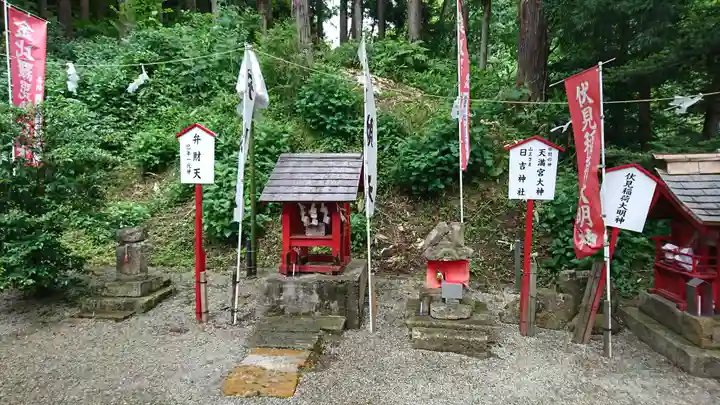 梨郷神社の末社・摂社