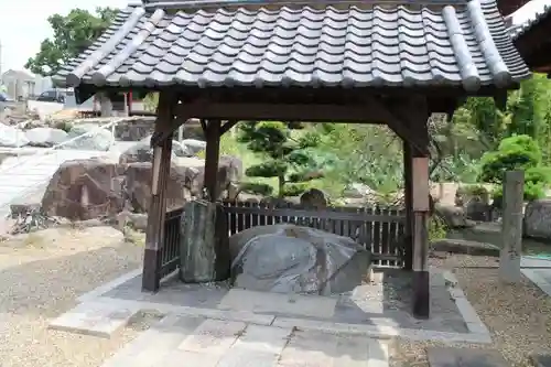 家原寺の手水舎