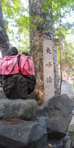 猿丸神社の像