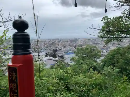 宝塚神社の景色