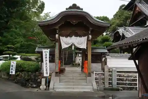 八坂寺の山門