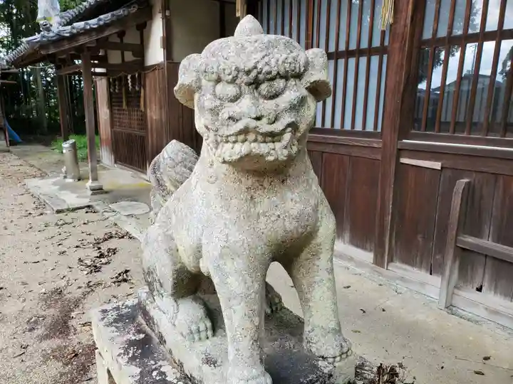 岩壷神社の狛犬