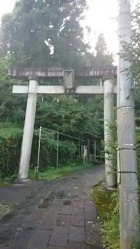 諏訪神社の鳥居