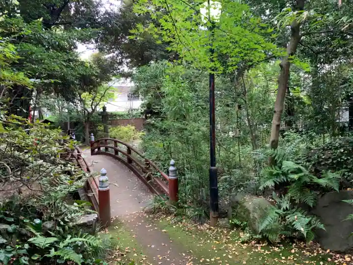 赤坂氷川神社の庭園