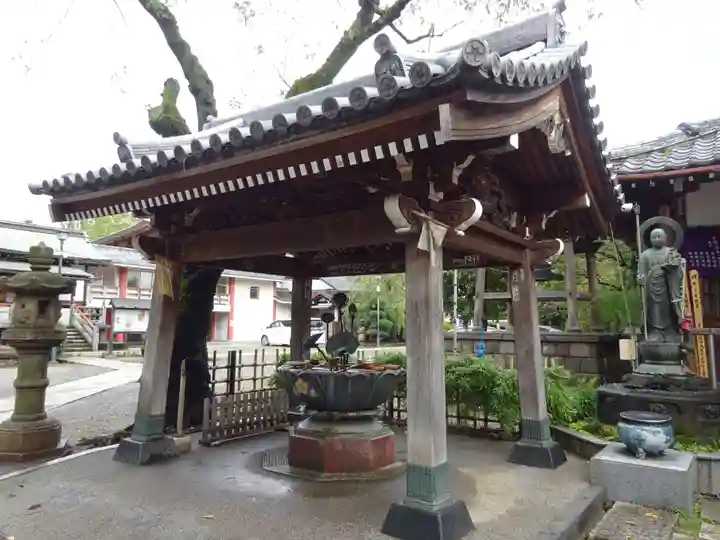 新井薬師(梅照院)の手水舎