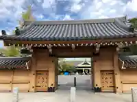 西新井大師総持寺の山門・神門