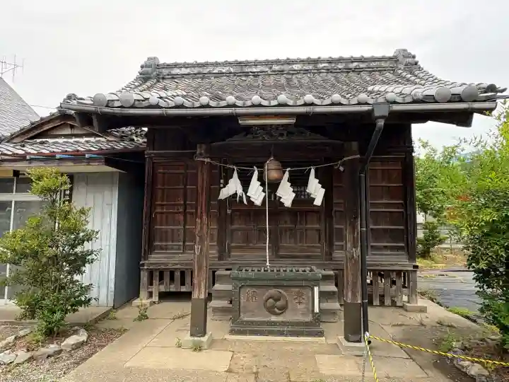 熊野神社 (大町)の{uncategorized: "未分類", other: "その他", undefined: "問題あり", building: "その他建物", grave: "お墓", sacred_gate: "鳥居", guardian: "狛犬", statue: "像", buddha: "仏像", history: "歴史", nature: "自然", garden: "庭園", animal: "動物", pagoda: "塔", temizu: "手水舎", mountain_gate: "山門・神門", sanctuary: "本殿・本堂", subordinate: "末社・摂社", art: "芸術", scenery: "景色", jizo: "地蔵", ema: "絵馬", goshuin: "御朱印", omikuji: "おみくじ", items: "授与品その他", amulet: "お守り", goshuincho: "御朱印帳", eats: "食事", festival: "お祭り", votive_dance: "神楽", shichigosan: "七五三参", wedding: "結婚式", experience: "体験その他", initially: "初詣", around: "周辺", anti_infection: "感染症対策"}