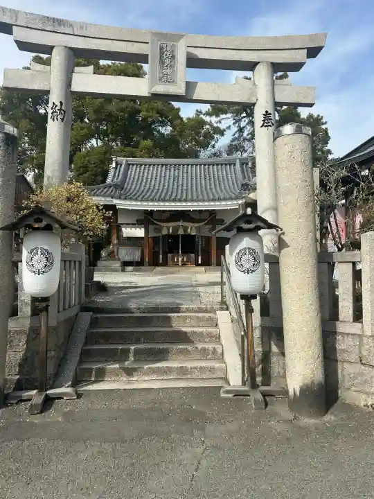 水堂須佐男神社の{uncategorized: "未分類", other: "その他", undefined: "問題あり", building: "その他建物", grave: "お墓", sacred_gate: "鳥居", guardian: "狛犬", statue: "像", buddha: "仏像", history: "歴史", nature: "自然", garden: "庭園", animal: "動物", pagoda: "塔", temizu: "手水舎", mountain_gate: "山門・神門", sanctuary: "本殿・本堂", subordinate: "末社・摂社", art: "芸術", scenery: "景色", jizo: "地蔵", ema: "絵馬", goshuin: "御朱印", omikuji: "おみくじ", items: "授与品その他", amulet: "お守り", goshuincho: "御朱印帳", eats: "食事", festival: "お祭り", votive_dance: "神楽", shichigosan: "七五三参", wedding: "結婚式", experience: "体験その他", initially: "初詣", around: "周辺", anti_infection: "感染症対策"}