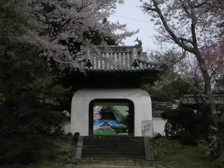 十禅律院の山門・神門