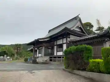 滝山寺の本殿・本堂