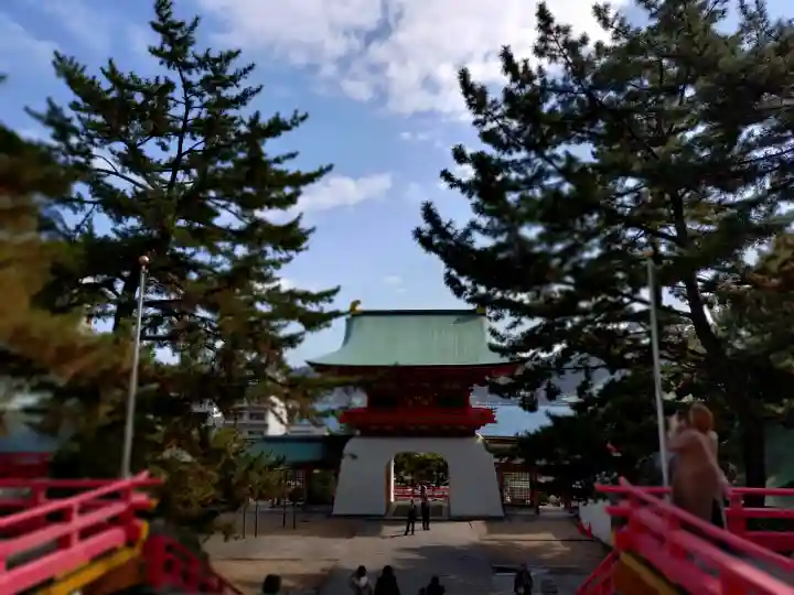 赤間神宮の{uncategorized: "未分類", other: "その他", undefined: "問題あり", building: "その他建物", grave: "お墓", sacred_gate: "鳥居", guardian: "狛犬", statue: "像", buddha: "仏像", history: "歴史", nature: "自然", garden: "庭園", animal: "動物", pagoda: "塔", temizu: "手水舎", mountain_gate: "山門・神門", sanctuary: "本殿・本堂", subordinate: "末社・摂社", art: "芸術", scenery: "景色", jizo: "地蔵", ema: "絵馬", goshuin: "御朱印", omikuji: "おみくじ", items: "授与品その他", amulet: "お守り", goshuincho: "御朱印帳", eats: "食事", festival: "お祭り", votive_dance: "神楽", shichigosan: "七五三参", wedding: "結婚式", experience: "体験その他", initially: "初詣", around: "周辺", anti_infection: "感染症対策"}