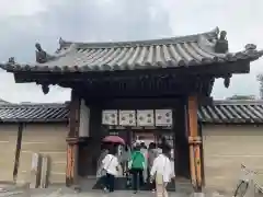 中宮寺の山門