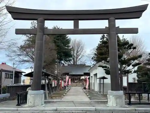 法霊山龗神社の{uncategorized: "未分類", other: "その他", undefined: "問題あり", building: "その他建物", grave: "お墓", sacred_gate: "鳥居", guardian: "狛犬", statue: "像", buddha: "仏像", history: "歴史", nature: "自然", garden: "庭園", animal: "動物", pagoda: "塔", temizu: "手水舎", mountain_gate: "山門・神門", sanctuary: "本殿・本堂", subordinate: "末社・摂社", art: "芸術", scenery: "景色", jizo: "地蔵", ema: "絵馬", goshuin: "御朱印", omikuji: "おみくじ", items: "授与品その他", amulet: "お守り", goshuincho: "御朱印帳", eats: "食事", festival: "お祭り", votive_dance: "神楽", shichigosan: "七五三参", wedding: "結婚式", experience: "体験その他", initially: "初詣", around: "周辺", anti_infection: "感染症対策"}