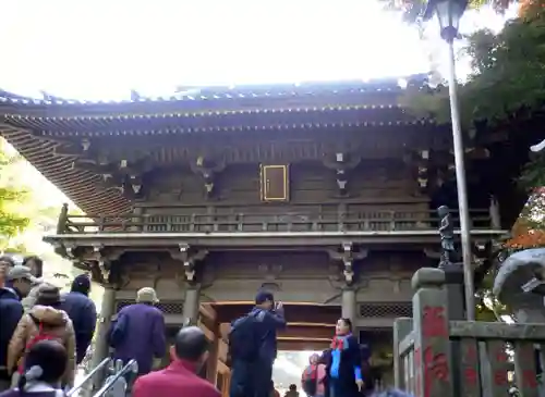 高尾山薬王院の山門・神門