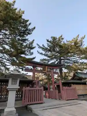 氣比神宮の{uncategorized: "未分類", other: "その他", undefined: "問題あり", building: "その他建物", grave: "お墓", sacred_gate: "鳥居", guardian: "狛犬", statue: "像", buddha: "仏像", history: "歴史", nature: "自然", garden: "庭園", animal: "動物", pagoda: "塔", temizu: "手水舎", mountain_gate: "山門・神門", sanctuary: "本殿・本堂", subordinate: "末社・摂社", art: "芸術", scenery: "景色", jizo: "地蔵", ema: "絵馬", goshuin: "御朱印", omikuji: "おみくじ", items: "授与品その他", amulet: "お守り", goshuincho: "御朱印帳", eats: "食事", festival: "お祭り", votive_dance: "神楽", shichigosan: "七五三参", wedding: "結婚式", experience: "体験その他", initially: "初詣", around: "周辺", anti_infection: "感染症対策"}