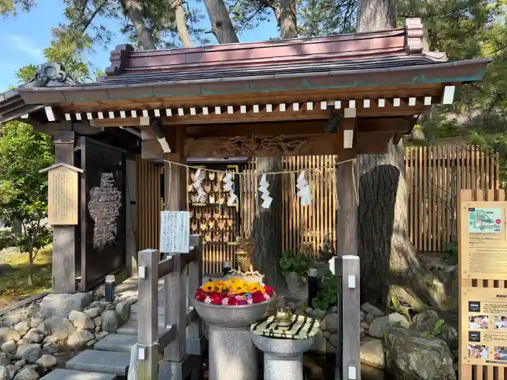 白山神社の{uncategorized: "未分類", other: "その他", undefined: "問題あり", building: "その他建物", grave: "お墓", sacred_gate: "鳥居", guardian: "狛犬", statue: "像", buddha: "仏像", history: "歴史", nature: "自然", garden: "庭園", animal: "動物", pagoda: "塔", temizu: "手水舎", mountain_gate: "山門・神門", sanctuary: "本殿・本堂", subordinate: "末社・摂社", art: "芸術", scenery: "景色", jizo: "地蔵", ema: "絵馬", goshuin: "御朱印", omikuji: "おみくじ", items: "授与品その他", amulet: "お守り", goshuincho: "御朱印帳", eats: "食事", festival: "お祭り", votive_dance: "神楽", shichigosan: "七五三参", wedding: "結婚式", experience: "体験その他", initially: "初詣", around: "周辺", anti_infection: "感染症対策"}