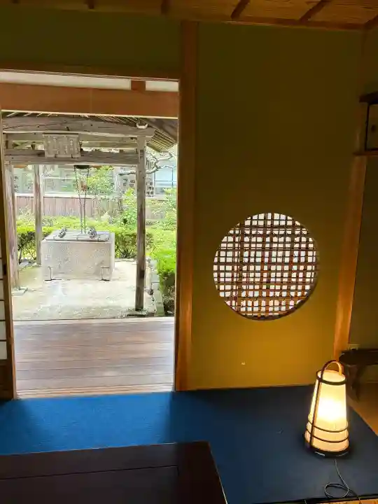 大池寺の{uncategorized: "未分類", other: "その他", undefined: "問題あり", building: "その他建物", grave: "お墓", sacred_gate: "鳥居", guardian: "狛犬", statue: "像", buddha: "仏像", history: "歴史", nature: "自然", garden: "庭園", animal: "動物", pagoda: "塔", temizu: "手水舎", mountain_gate: "山門・神門", sanctuary: "本殿・本堂", subordinate: "末社・摂社", art: "芸術", scenery: "景色", jizo: "地蔵", ema: "絵馬", goshuin: "御朱印", omikuji: "おみくじ", items: "授与品その他", amulet: "お守り", goshuincho: "御朱印帳", eats: "食事", festival: "お祭り", votive_dance: "神楽", shichigosan: "七五三参", wedding: "結婚式", experience: "体験その他", initially: "初詣", around: "周辺", anti_infection: "感染症対策"}