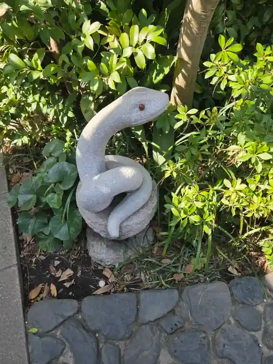 蛇窪神社の{uncategorized: "未分類", other: "その他", undefined: "問題あり", building: "その他建物", grave: "お墓", sacred_gate: "鳥居", guardian: "狛犬", statue: "像", buddha: "仏像", history: "歴史", nature: "自然", garden: "庭園", animal: "動物", pagoda: "塔", temizu: "手水舎", mountain_gate: "山門・神門", sanctuary: "本殿・本堂", subordinate: "末社・摂社", art: "芸術", scenery: "景色", jizo: "地蔵", ema: "絵馬", goshuin: "御朱印", omikuji: "おみくじ", items: "授与品その他", amulet: "お守り", goshuincho: "御朱印帳", eats: "食事", festival: "お祭り", votive_dance: "神楽", shichigosan: "七五三参", wedding: "結婚式", experience: "体験その他", initially: "初詣", around: "周辺", anti_infection: "感染症対策"}