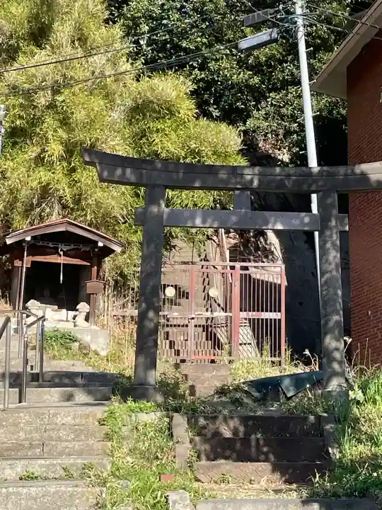 八幡神社の{uncategorized: "未分類", other: "その他", undefined: "問題あり", building: "その他建物", grave: "お墓", sacred_gate: "鳥居", guardian: "狛犬", statue: "像", buddha: "仏像", history: "歴史", nature: "自然", garden: "庭園", animal: "動物", pagoda: "塔", temizu: "手水舎", mountain_gate: "山門・神門", sanctuary: "本殿・本堂", subordinate: "末社・摂社", art: "芸術", scenery: "景色", jizo: "地蔵", ema: "絵馬", goshuin: "御朱印", omikuji: "おみくじ", items: "授与品その他", amulet: "お守り", goshuincho: "御朱印帳", eats: "食事", festival: "お祭り", votive_dance: "神楽", shichigosan: "七五三参", wedding: "結婚式", experience: "体験その他", initially: "初詣", around: "周辺", anti_infection: "感染症対策"}