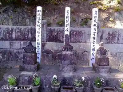 高月院の{uncategorized: "未分類", other: "その他", undefined: "問題あり", building: "その他建物", grave: "お墓", sacred_gate: "鳥居", guardian: "狛犬", statue: "像", buddha: "仏像", history: "歴史", nature: "自然", garden: "庭園", animal: "動物", pagoda: "塔", temizu: "手水舎", mountain_gate: "山門・神門", sanctuary: "本殿・本堂", subordinate: "末社・摂社", art: "芸術", scenery: "景色", jizo: "地蔵", ema: "絵馬", goshuin: "御朱印", omikuji: "おみくじ", items: "授与品その他", amulet: "お守り", goshuincho: "御朱印帳", eats: "食事", festival: "お祭り", votive_dance: "神楽", shichigosan: "七五三参", wedding: "結婚式", experience: "体験その他", initially: "初詣", around: "周辺", anti_infection: "感染症対策"}