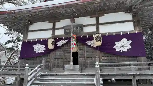秋葉神社の{uncategorized: "未分類", other: "その他", undefined: "問題あり", building: "その他建物", grave: "お墓", sacred_gate: "鳥居", guardian: "狛犬", statue: "像", buddha: "仏像", history: "歴史", nature: "自然", garden: "庭園", animal: "動物", pagoda: "塔", temizu: "手水舎", mountain_gate: "山門・神門", sanctuary: "本殿・本堂", subordinate: "末社・摂社", art: "芸術", scenery: "景色", jizo: "地蔵", ema: "絵馬", goshuin: "御朱印", omikuji: "おみくじ", items: "授与品その他", amulet: "お守り", goshuincho: "御朱印帳", eats: "食事", festival: "お祭り", votive_dance: "神楽", shichigosan: "七五三参", wedding: "結婚式", experience: "体験その他", initially: "初詣", around: "周辺", anti_infection: "感染症対策"}