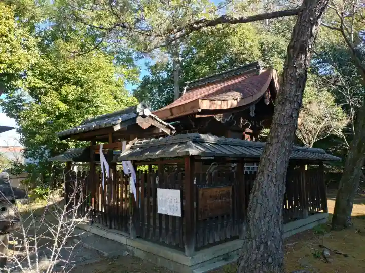 新日吉神宮の{uncategorized: "未分類", other: "その他", undefined: "問題あり", building: "その他建物", grave: "お墓", sacred_gate: "鳥居", guardian: "狛犬", statue: "像", buddha: "仏像", history: "歴史", nature: "自然", garden: "庭園", animal: "動物", pagoda: "塔", temizu: "手水舎", mountain_gate: "山門・神門", sanctuary: "本殿・本堂", subordinate: "末社・摂社", art: "芸術", scenery: "景色", jizo: "地蔵", ema: "絵馬", goshuin: "御朱印", omikuji: "おみくじ", items: "授与品その他", amulet: "お守り", goshuincho: "御朱印帳", eats: "食事", festival: "お祭り", votive_dance: "神楽", shichigosan: "七五三参", wedding: "結婚式", experience: "体験その他", initially: "初詣", around: "周辺", anti_infection: "感染症対策"}