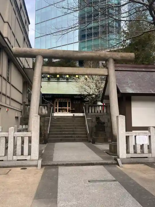 六本木天祖神社の{uncategorized: "未分類", other: "その他", undefined: "問題あり", building: "その他建物", grave: "お墓", sacred_gate: "鳥居", guardian: "狛犬", statue: "像", buddha: "仏像", history: "歴史", nature: "自然", garden: "庭園", animal: "動物", pagoda: "塔", temizu: "手水舎", mountain_gate: "山門・神門", sanctuary: "本殿・本堂", subordinate: "末社・摂社", art: "芸術", scenery: "景色", jizo: "地蔵", ema: "絵馬", goshuin: "御朱印", omikuji: "おみくじ", items: "授与品その他", amulet: "お守り", goshuincho: "御朱印帳", eats: "食事", festival: "お祭り", votive_dance: "神楽", shichigosan: "七五三参", wedding: "結婚式", experience: "体験その他", initially: "初詣", around: "周辺", anti_infection: "感染症対策"}
