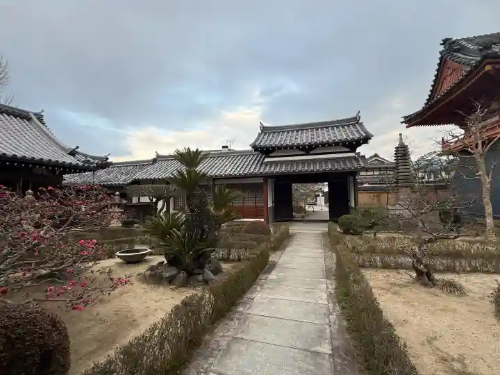 西方院の{uncategorized: "未分類", other: "その他", undefined: "問題あり", building: "その他建物", grave: "お墓", sacred_gate: "鳥居", guardian: "狛犬", statue: "像", buddha: "仏像", history: "歴史", nature: "自然", garden: "庭園", animal: "動物", pagoda: "塔", temizu: "手水舎", mountain_gate: "山門・神門", sanctuary: "本殿・本堂", subordinate: "末社・摂社", art: "芸術", scenery: "景色", jizo: "地蔵", ema: "絵馬", goshuin: "御朱印", omikuji: "おみくじ", items: "授与品その他", amulet: "お守り", goshuincho: "御朱印帳", eats: "食事", festival: "お祭り", votive_dance: "神楽", shichigosan: "七五三参", wedding: "結婚式", experience: "体験その他", initially: "初詣", around: "周辺", anti_infection: "感染症対策"}