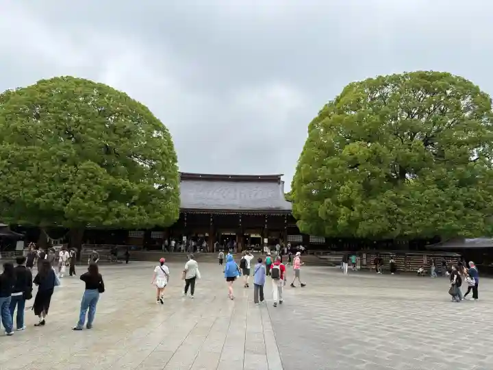 明治神宮の{uncategorized: "未分類", other: "その他", undefined: "問題あり", building: "その他建物", grave: "お墓", sacred_gate: "鳥居", guardian: "狛犬", statue: "像", buddha: "仏像", history: "歴史", nature: "自然", garden: "庭園", animal: "動物", pagoda: "塔", temizu: "手水舎", mountain_gate: "山門・神門", sanctuary: "本殿・本堂", subordinate: "末社・摂社", art: "芸術", scenery: "景色", jizo: "地蔵", ema: "絵馬", goshuin: "御朱印", omikuji: "おみくじ", items: "授与品その他", amulet: "お守り", goshuincho: "御朱印帳", eats: "食事", festival: "お祭り", votive_dance: "神楽", shichigosan: "七五三参", wedding: "結婚式", experience: "体験その他", initially: "初詣", around: "周辺", anti_infection: "感染症対策"}
