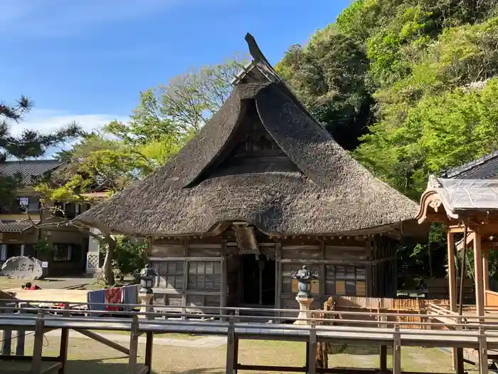 白山神社の本殿