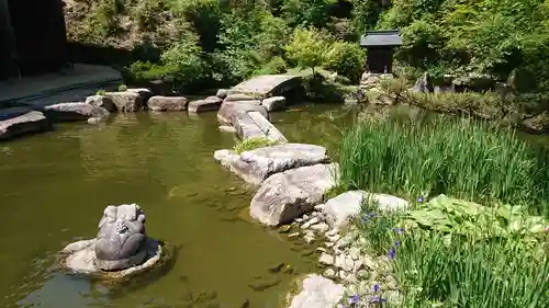 善水寺の庭園
