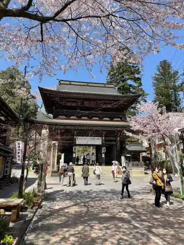 華厳寺の山門