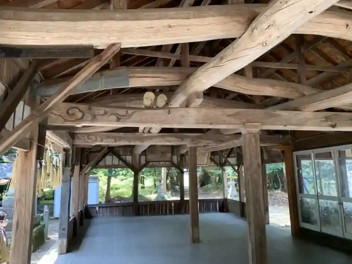 近津神社の本殿・本堂