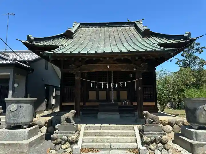 八幡若宮八幡神社 の{uncategorized: "未分類", other: "その他", undefined: "問題あり", building: "その他建物", grave: "お墓", sacred_gate: "鳥居", guardian: "狛犬", statue: "像", buddha: "仏像", history: "歴史", nature: "自然", garden: "庭園", animal: "動物", pagoda: "塔", temizu: "手水舎", mountain_gate: "山門・神門", sanctuary: "本殿・本堂", subordinate: "末社・摂社", art: "芸術", scenery: "景色", jizo: "地蔵", ema: "絵馬", goshuin: "御朱印", omikuji: "おみくじ", items: "授与品その他", amulet: "お守り", goshuincho: "御朱印帳", eats: "食事", festival: "お祭り", votive_dance: "神楽", shichigosan: "七五三参", wedding: "結婚式", experience: "体験その他", initially: "初詣", around: "周辺", anti_infection: "感染症対策"}