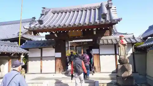 一見山 道音寺の山門