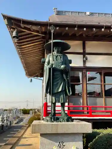 東陽寺の像