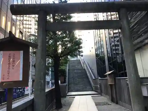 宮益御嶽神社の鳥居