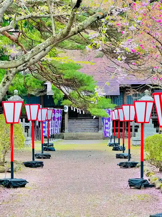 糠部神社の{uncategorized: "未分類", other: "その他", undefined: "問題あり", building: "その他建物", grave: "お墓", sacred_gate: "鳥居", guardian: "狛犬", statue: "像", buddha: "仏像", history: "歴史", nature: "自然", garden: "庭園", animal: "動物", pagoda: "塔", temizu: "手水舎", mountain_gate: "山門・神門", sanctuary: "本殿・本堂", subordinate: "末社・摂社", art: "芸術", scenery: "景色", jizo: "地蔵", ema: "絵馬", goshuin: "御朱印", omikuji: "おみくじ", items: "授与品その他", amulet: "お守り", goshuincho: "御朱印帳", eats: "食事", festival: "お祭り", votive_dance: "神楽", shichigosan: "七五三参", wedding: "結婚式", experience: "体験その他", initially: "初詣", around: "周辺", anti_infection: "感染症対策"}