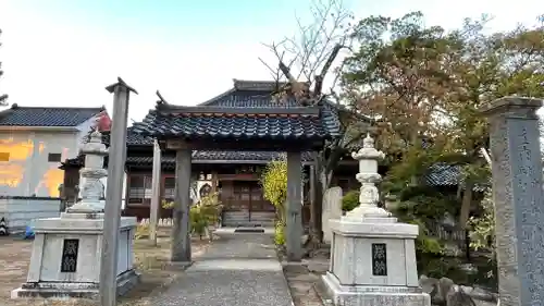 良茂山　持地院の山門