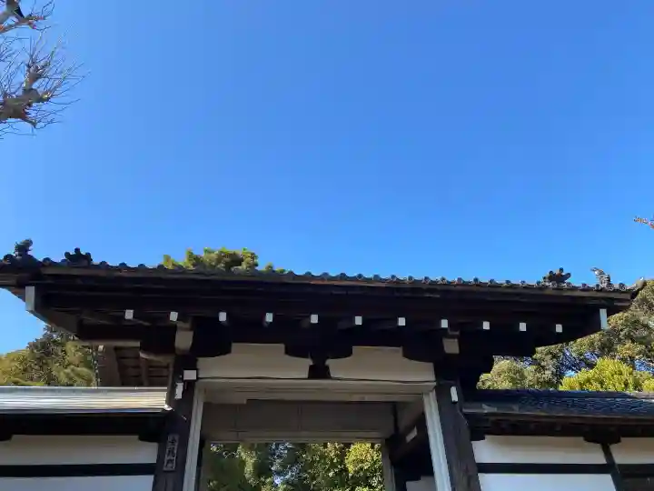 総持寺の{uncategorized: "未分類", other: "その他", undefined: "問題あり", building: "その他建物", grave: "お墓", sacred_gate: "鳥居", guardian: "狛犬", statue: "像", buddha: "仏像", history: "歴史", nature: "自然", garden: "庭園", animal: "動物", pagoda: "塔", temizu: "手水舎", mountain_gate: "山門・神門", sanctuary: "本殿・本堂", subordinate: "末社・摂社", art: "芸術", scenery: "景色", jizo: "地蔵", ema: "絵馬", goshuin: "御朱印", omikuji: "おみくじ", items: "授与品その他", amulet: "お守り", goshuincho: "御朱印帳", eats: "食事", festival: "お祭り", votive_dance: "神楽", shichigosan: "七五三参", wedding: "結婚式", experience: "体験その他", initially: "初詣", around: "周辺", anti_infection: "感染症対策"}