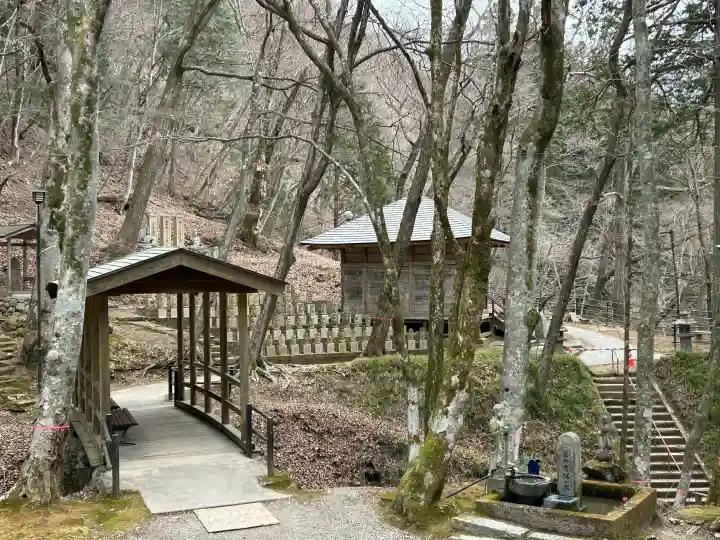 文殊堂の{uncategorized: "未分類", other: "その他", undefined: "問題あり", building: "その他建物", grave: "お墓", sacred_gate: "鳥居", guardian: "狛犬", statue: "像", buddha: "仏像", history: "歴史", nature: "自然", garden: "庭園", animal: "動物", pagoda: "塔", temizu: "手水舎", mountain_gate: "山門・神門", sanctuary: "本殿・本堂", subordinate: "末社・摂社", art: "芸術", scenery: "景色", jizo: "地蔵", ema: "絵馬", goshuin: "御朱印", omikuji: "おみくじ", items: "授与品その他", amulet: "お守り", goshuincho: "御朱印帳", eats: "食事", festival: "お祭り", votive_dance: "神楽", shichigosan: "七五三参", wedding: "結婚式", experience: "体験その他", initially: "初詣", around: "周辺", anti_infection: "感染症対策"}