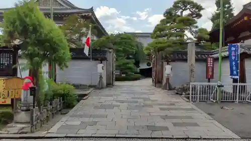 善光寺大本願の山門