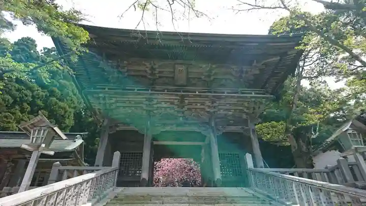 金華山黄金山神社の山門・神門