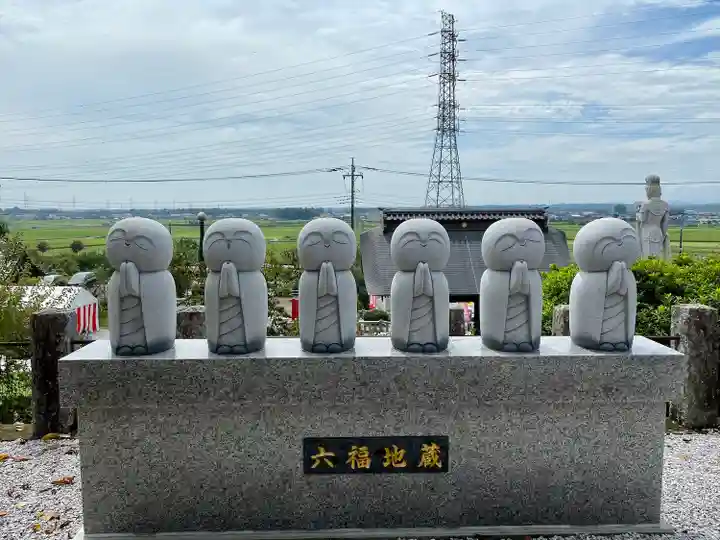 埼玉厄除け開運大師・龍泉寺(切り絵御朱印発祥の寺)の地蔵