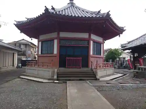 新光寺の本殿・本堂