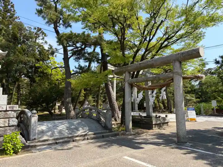 白山神社の{uncategorized: "未分類", other: "その他", undefined: "問題あり", building: "その他建物", grave: "お墓", sacred_gate: "鳥居", guardian: "狛犬", statue: "像", buddha: "仏像", history: "歴史", nature: "自然", garden: "庭園", animal: "動物", pagoda: "塔", temizu: "手水舎", mountain_gate: "山門・神門", sanctuary: "本殿・本堂", subordinate: "末社・摂社", art: "芸術", scenery: "景色", jizo: "地蔵", ema: "絵馬", goshuin: "御朱印", omikuji: "おみくじ", items: "授与品その他", amulet: "お守り", goshuincho: "御朱印帳", eats: "食事", festival: "お祭り", votive_dance: "神楽", shichigosan: "七五三参", wedding: "結婚式", experience: "体験その他", initially: "初詣", around: "周辺", anti_infection: "感染症対策"}