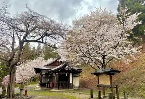 蚊里田八幡宮の{uncategorized: "未分類", other: "その他", undefined: "問題あり", building: "その他建物", grave: "お墓", sacred_gate: "鳥居", guardian: "狛犬", statue: "像", buddha: "仏像", history: "歴史", nature: "自然", garden: "庭園", animal: "動物", pagoda: "塔", temizu: "手水舎", mountain_gate: "山門・神門", sanctuary: "本殿・本堂", subordinate: "末社・摂社", art: "芸術", scenery: "景色", jizo: "地蔵", ema: "絵馬", goshuin: "御朱印", omikuji: "おみくじ", items: "授与品その他", amulet: "お守り", goshuincho: "御朱印帳", eats: "食事", festival: "お祭り", votive_dance: "神楽", shichigosan: "七五三参", wedding: "結婚式", experience: "体験その他", initially: "初詣", around: "周辺", anti_infection: "感染症対策"}