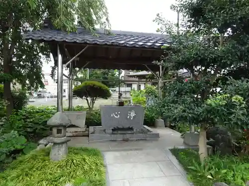 顕正寺の手水舎